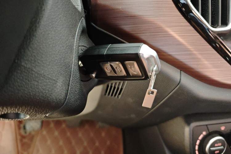 Used FAW Senya R7 2017 1.6L Manual Luxury Model
