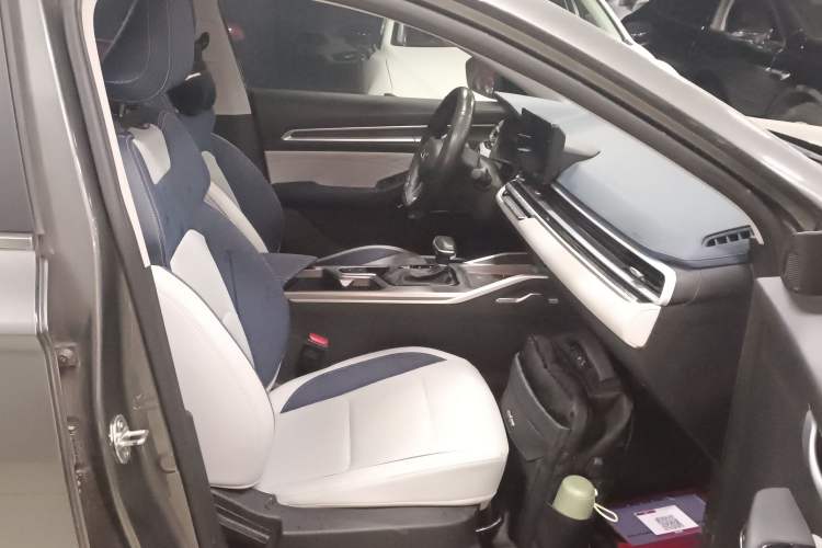 Used Geely Auto Emgrand 2022 4th Generation 1.5L CVT Flagship Model
