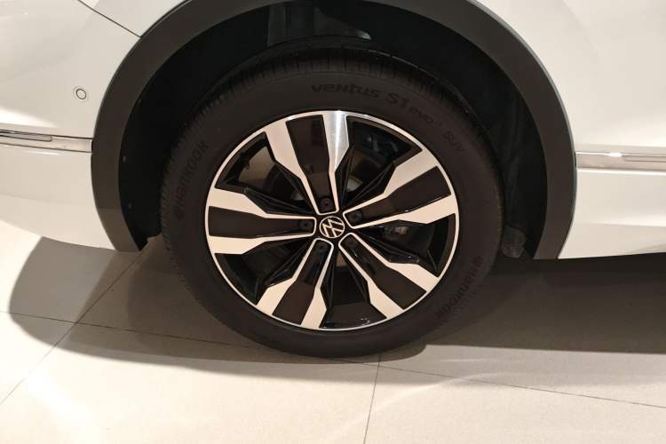 Used Volkswagen Tiguan L 2022 330TSI Automatic Two-Wheel Drive R-Line Enhanced Edition
