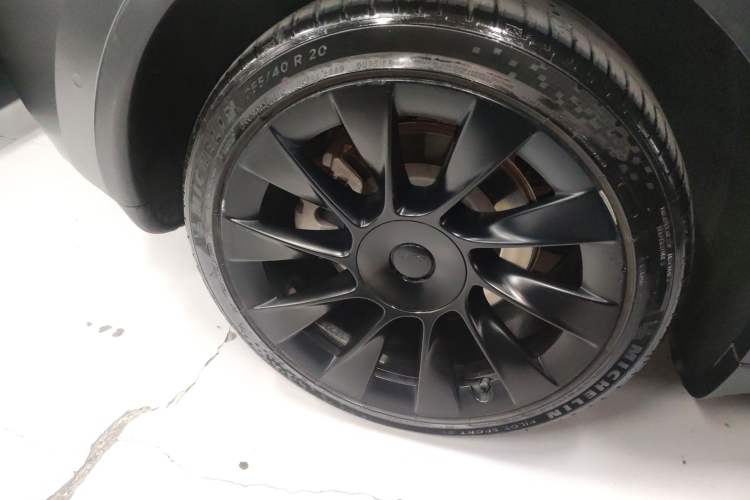 Used Tesla Model Y 2021 Long-Range All-Wheel-Drive Version 3D7