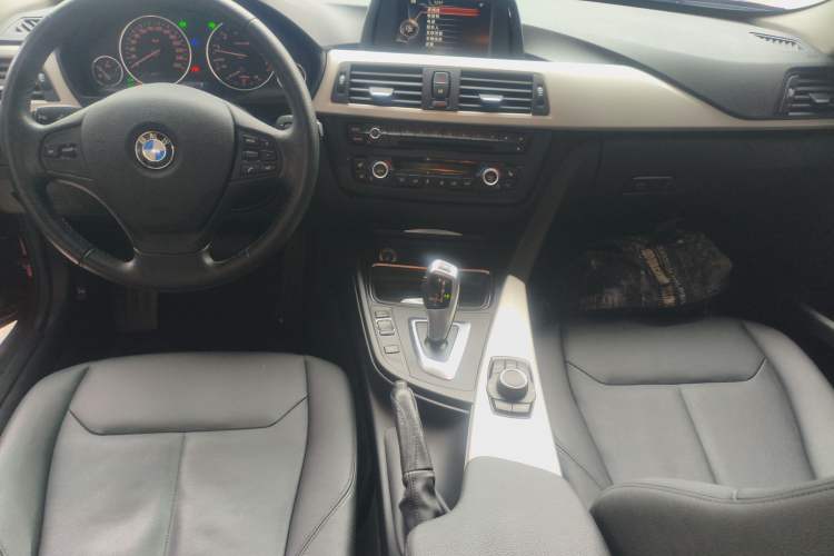 Used BMW 3 Series 2015 320i Luxury Line Stylish Edition
