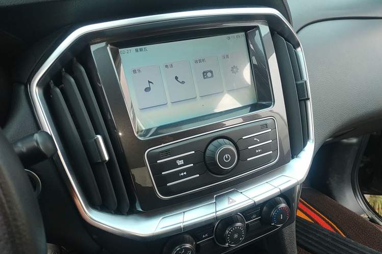 Used JMC Yuhu 7 2020 2.0T Diesel Manual 4x4 Comfort Edition Short Wheelbase China VI Emission Standard JX4D20A6L
