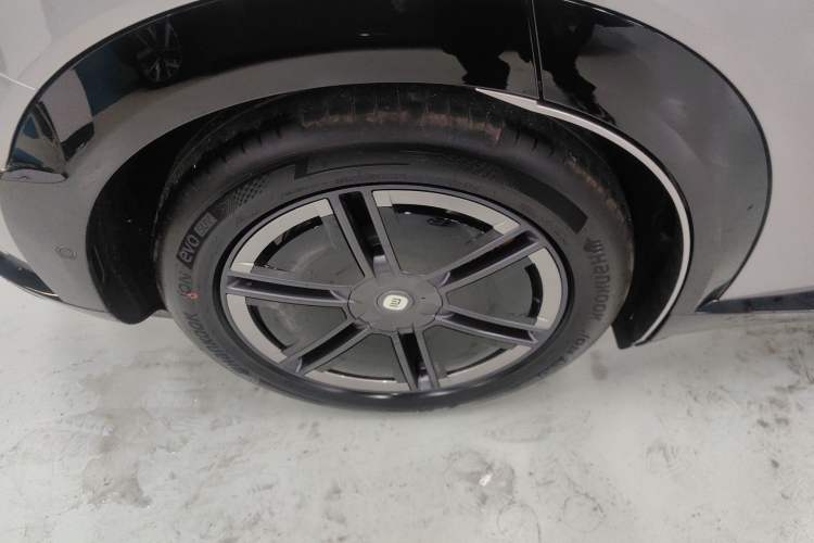 Used Xiaomi Auto YU7 2025 Ultra-Long Range All-Wheel Drive Pro Version
