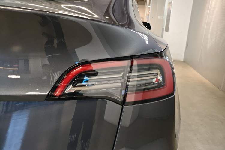 Used Tesla Model Y 2021 Long-Range All-Wheel-Drive Version 3D7