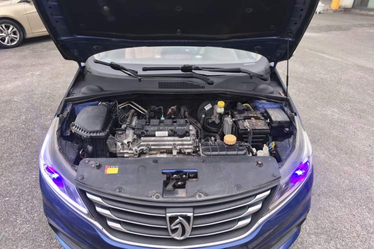 Used Baojun 310W 2017 1.5L Manual Fashion Model China V
