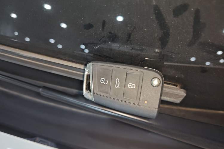 Used Volkswagen Tiguan L 2024 Outstanding Model 330TSI Automatic Two-Wheel Drive R-Line Dragon Glory Edition