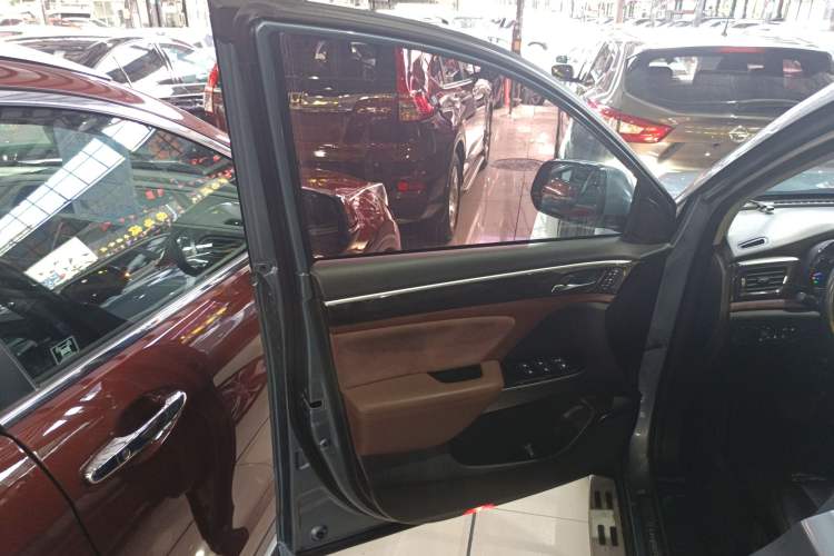 Used GAC Trumpchi GS8 2017 320T Two-Wheel Drive Luxury Smart Connectivity Version (7 Seats)
