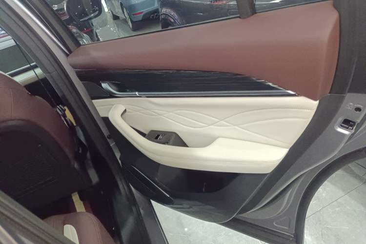 Used Geely Auto Monjaro L 2024 2.0TD High-Power Automatic Two-Wheel Drive Yunqi Version
