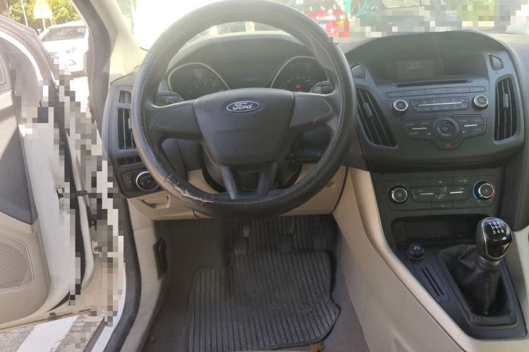 Used Ford Focus 2015 Sedan 1.6L Manual Comfort Model
