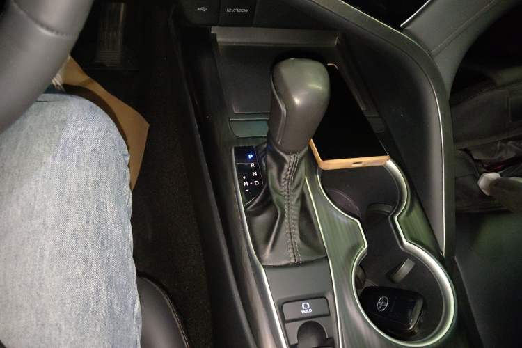 Used Toyota Camry 2023 2.0G Luxury Edition
