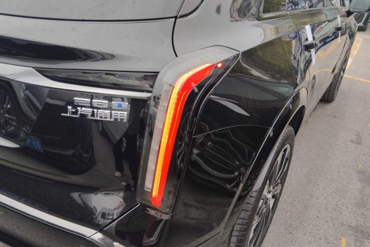 Used Cadillac XT5 2025 2.0T Platinum Edition
