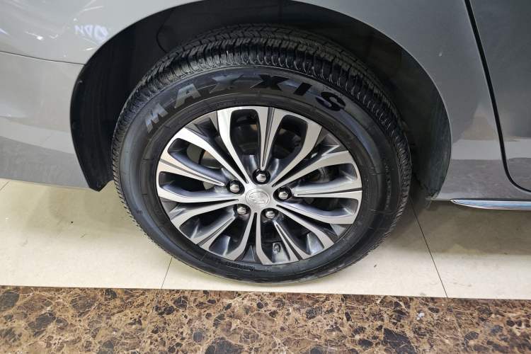 Used Buick GL8 2023 Facelifted Land Cruiser Executive Luxury Version