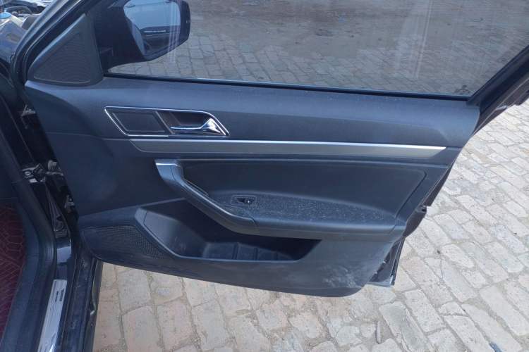 Used Volkswagen Lavida 2015 1.6L Manual Comfort Edition
