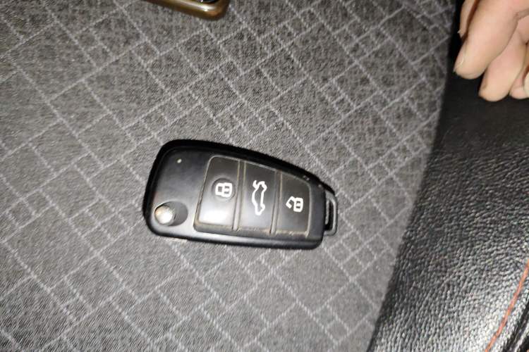 Used Cowin C3 2015 1.5L Manual Gold Diamond Edition
