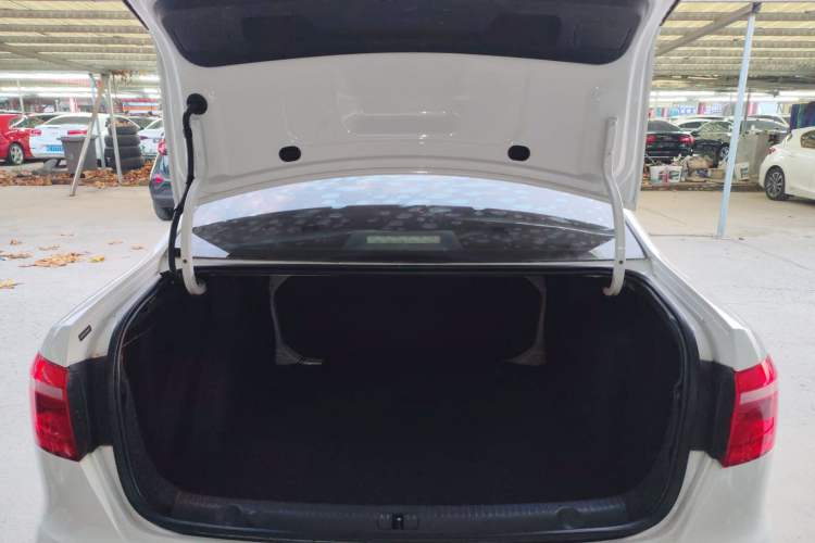 Used Volkswagen Lavida 2013 Revised Classic 1.6L Automatic Fashion Edition
