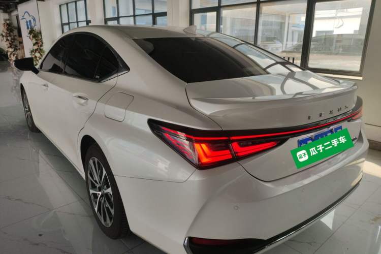 Used Lexus ES 2025 300h Deluxe Edition