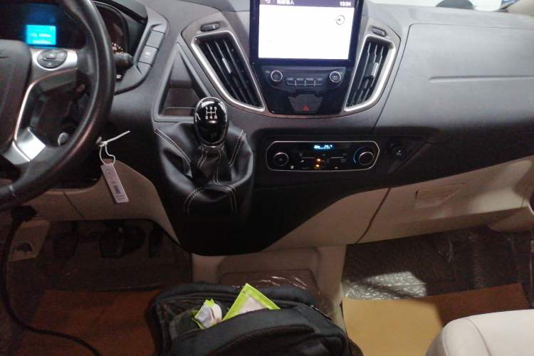 Used Ford Tourneo Custom 2016 2.0T Manual Elite Version
