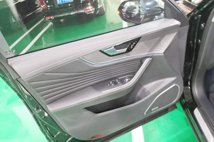 Used Hongqi HS5 2023 2.0T Four-Wheel Drive Flagship Pro Edition
