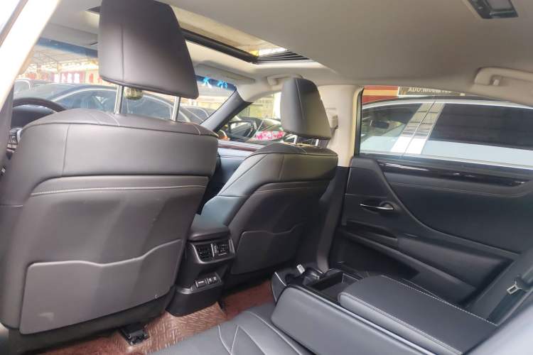 Used Lexus ES 2020 300h Premium Edition
