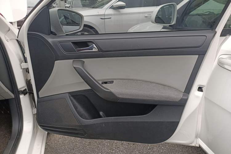 Used Skoda Rapid 2013 1.6L Automatic Smart Selection Model
