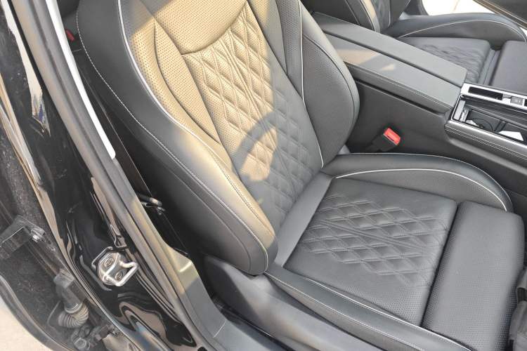 Used Volkswagen Magotan 2024 380TSI DSG Prestige Edition DaMai Package
