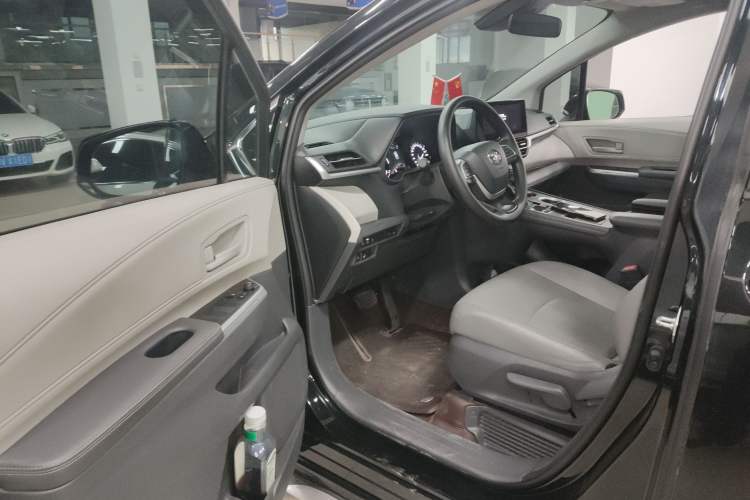 Used Toyota Granvia 2024 2.5L Hybrid Comfort Edition