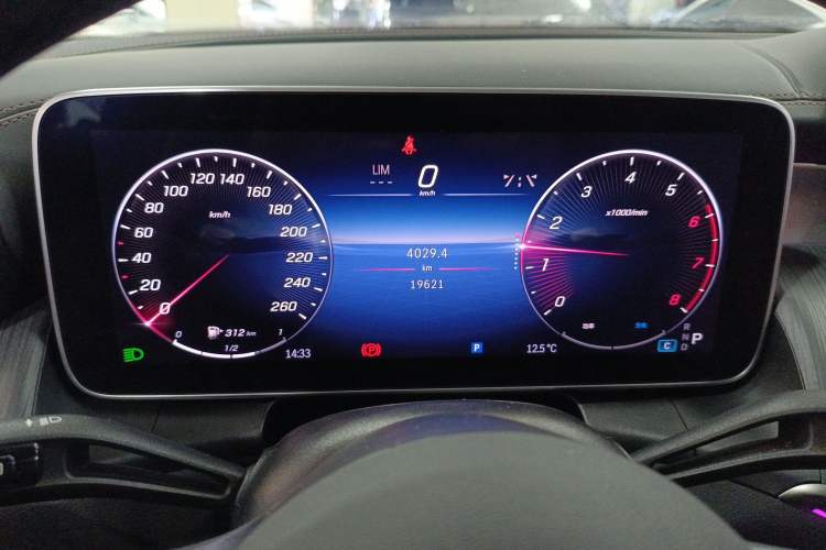 Used Mercedes-Benz GLC 2024 Facelifted GLC 260 L 4MATIC Luxury Version 5 Seats
