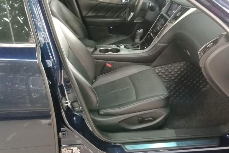 Used Infiniti Q50L 2018 2.0T Enjoyment Version China VI Standard
