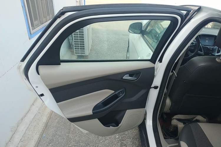 Used Ford Focus 2012 Hatchback 1.6L Automatic Fashion Edition