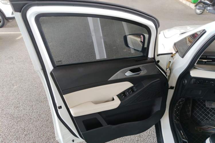 Used Geometry E Firefly 2024 401 km Fluorescent
