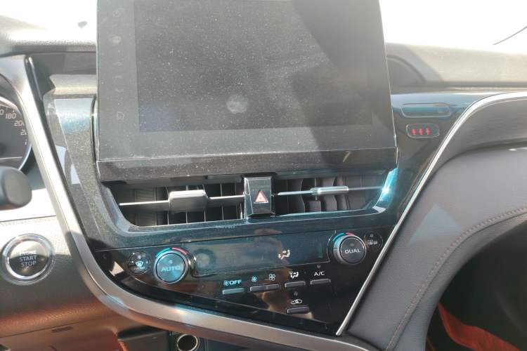 Used Toyota Camry 2021 2.0G Luxury Edition
