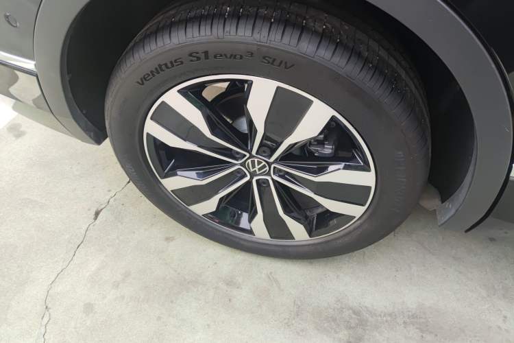 Used Volkswagen Tiguan L 2024 Outstanding Model 330TSI Automatic Two-Wheel Drive R-Line Dragon Glory Edition
