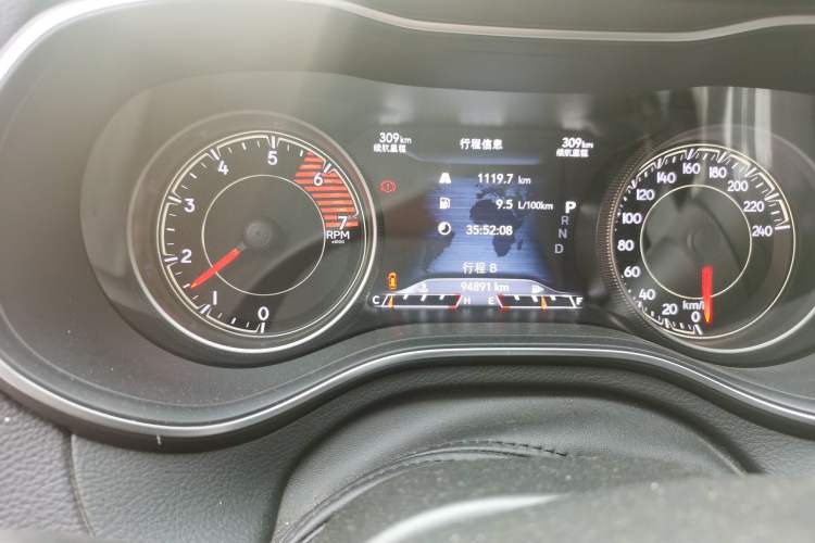 Used Jeep Cherokee 2019 2.0T Two-Wheel Drive Smart Enjoyment Version China VI
