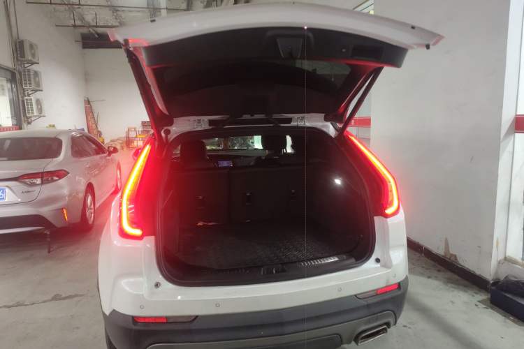 Used Cadillac XT4 2023 28T Two-Wheel-Drive Luxury Version