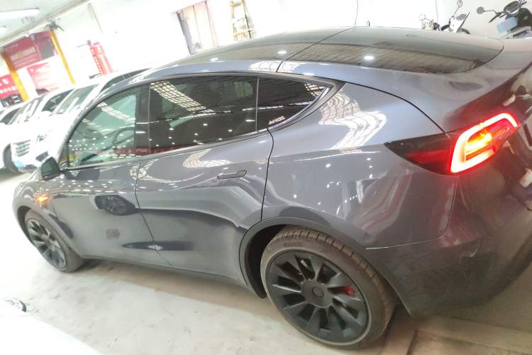 Used Tesla Model Y 2021 Long-Range All-Wheel-Drive Version 3D7
