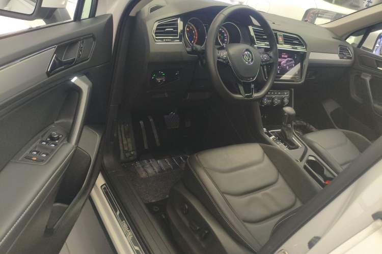 Used Volkswagen Tiguan L 2020 330TSI Automatic Two-Wheel Drive Panoramic Comfort Edition China VI Standard