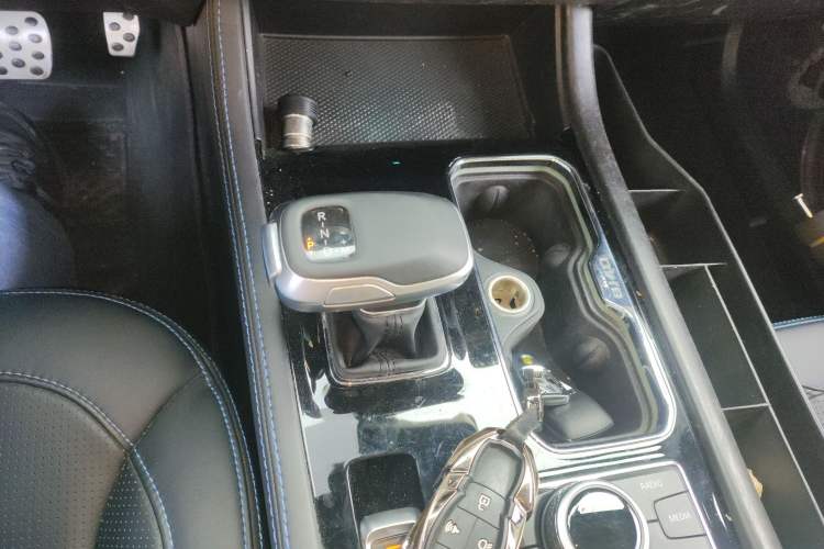 Used  BJ40 2020 2.0T Automatic Four-Wheel Drive Urban Hunter Edition Chivalrous Type
