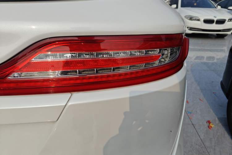 Used Lincoln MKC 2018 2.0T Two-Wheel Drive Luxury Edition
