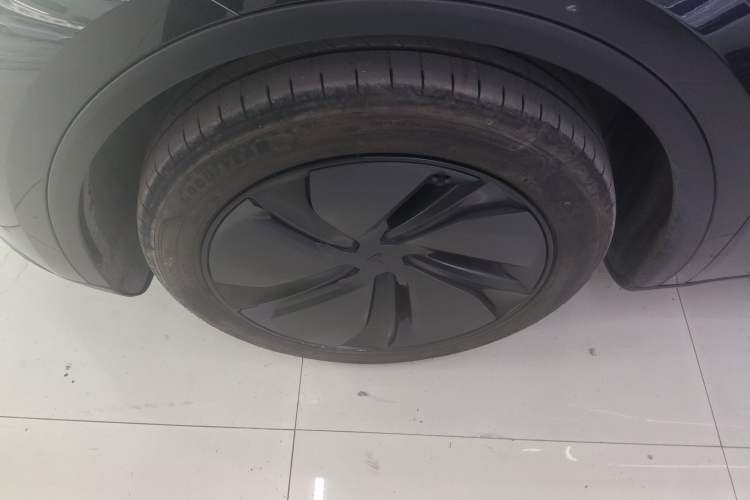 Used Tesla Model Y 2025 Rear-Wheel-Drive Version