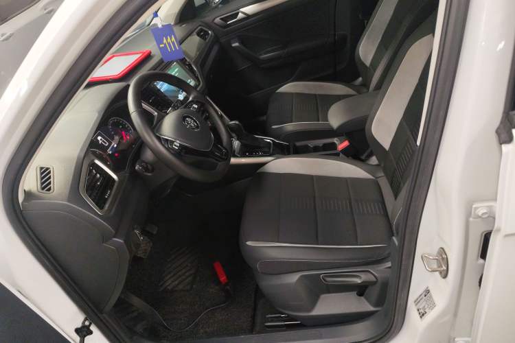 Used Volkswagen T-ROC 2018 230TSI DSG Two-Wheel Drive Advanced Version China VI Standard
