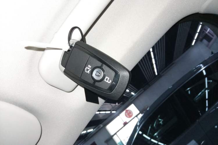 Used Ford Mondeo 2025 2.0T EcoBoost Luxury Version