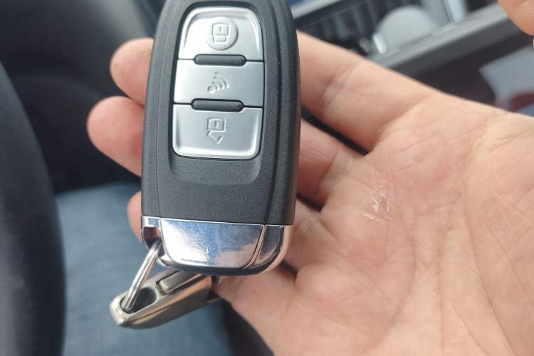 Used Peugeot 3008 2015 2.0L Automatic Trend Edition
