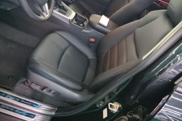 Used Toyota RAV4 2022 2.0L CVT Two-Wheel Drive Fashion Edition
