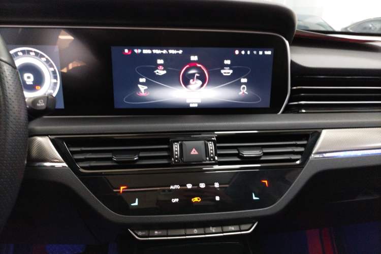 Used Hongqi HS5 2022 Facelifted Version 2.0T Smart Connect Flagship All-Wheel-Drive Edition
