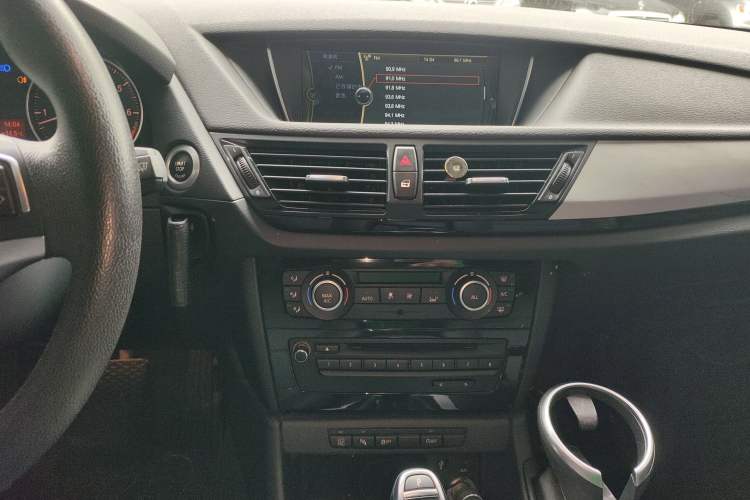 Used BMW X1 2014 sDrive18i Leading Model
