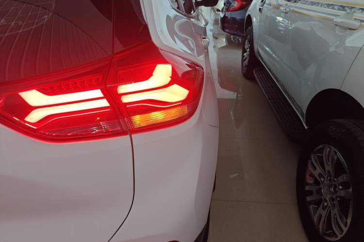 Used Chevrolet Trax 2019 Redline 335T CVT Trendy Version China VI Standard
