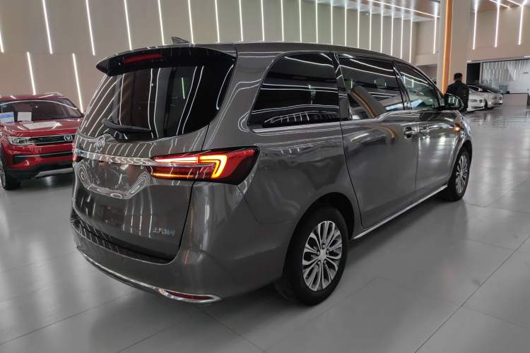 Used Buick GL8 2023 Facelifted Land Cruiser Executive Luxury Version
