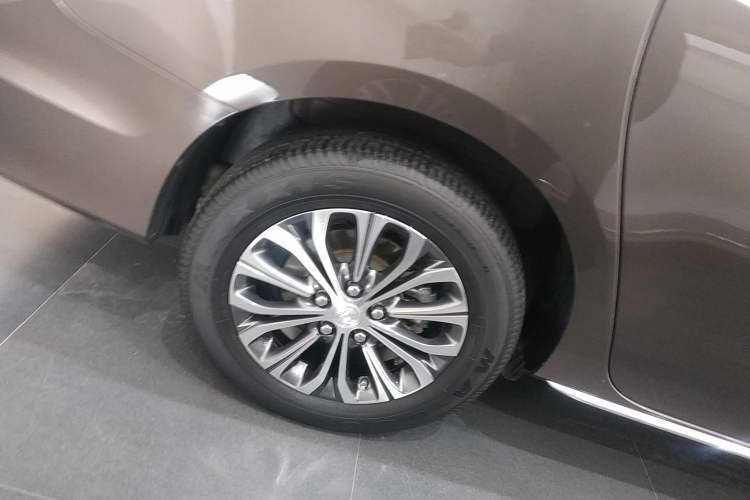 Used Buick GL8 2023 Land Executive Class Comfort Model
