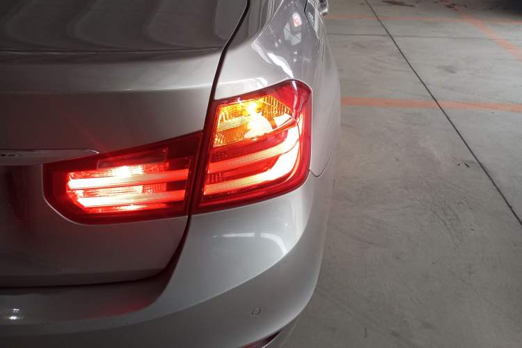 Used BMW 3 Series 2015 316Li Fashion Model
