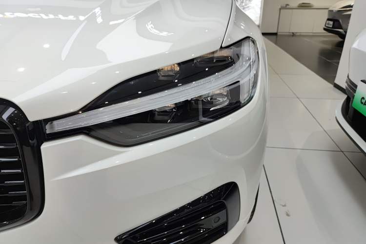 Used Volvo XC60 New Energy 2022 T8 Plug-in Hybrid All-Wheel Drive Zhiyuan Sport Edition
